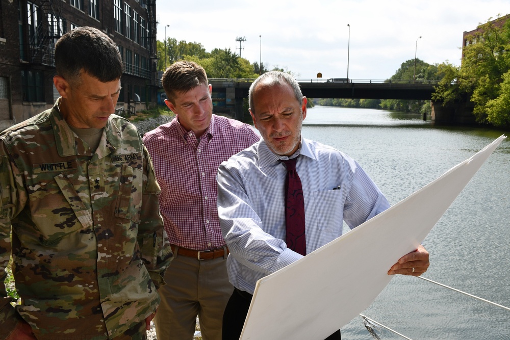 First visit to Chicago District for new commanding general of Great Lakes and Ohio River Division