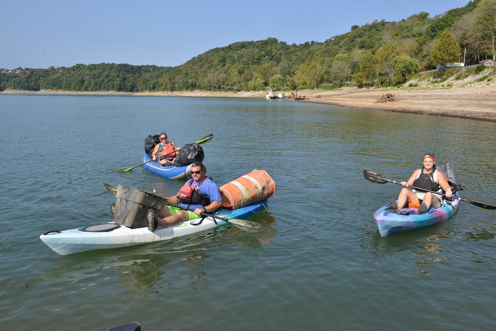 Corps employees partner with EK PRIDE and community to remove trash from Lake Cumberland