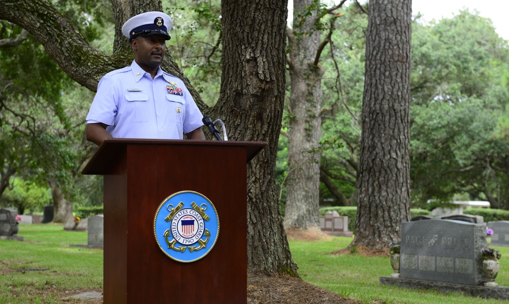 Air Station Houston honors first Coast Guard helicopter pilot