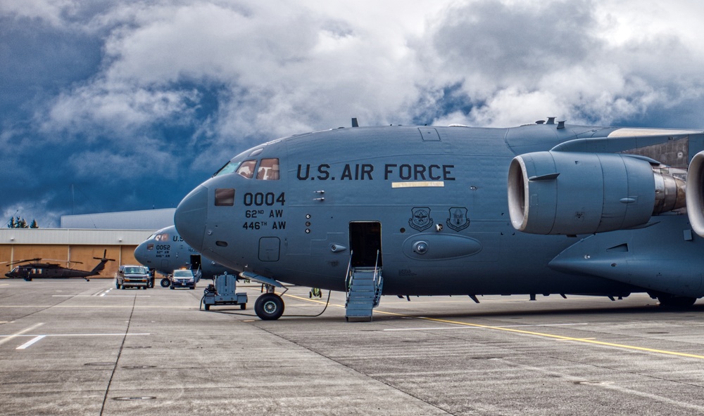 C-17s Prepare for Departure