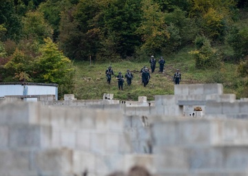 Saber Junction 19: soldiers assume defensive positions