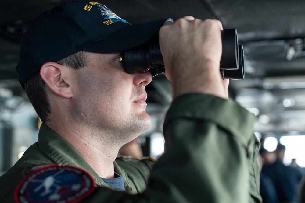 U.S. Sailor searches for surface contacts