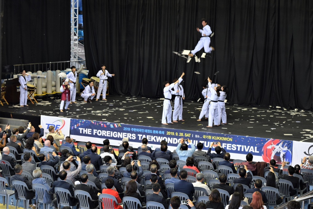 Soldiers kick it with fellow Taekwondo-ins at annual festival in Gangnam