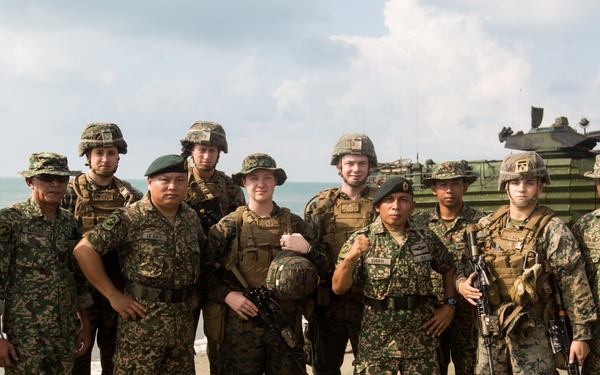 Marines, MAF conduct ship-to-shore movements for Tiger Strike 19