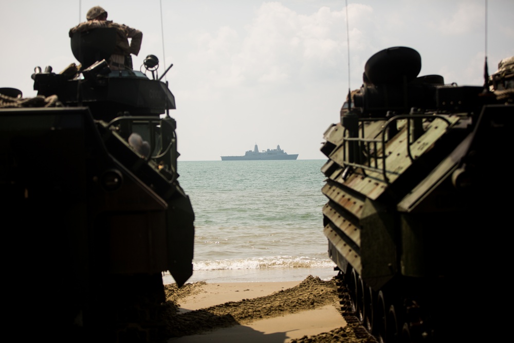 Marines, MAF conduct ship-to-shore movements for Tiger Strike 19