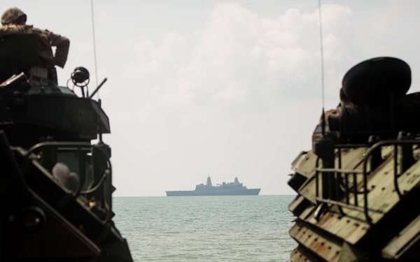 Marines, MAF conduct ship-to-shore movements for Tiger Strike 19
