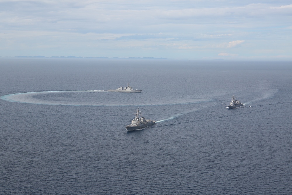 USS McCampbell steams with JMSDF and Indian Navy ships during Malabar 2019