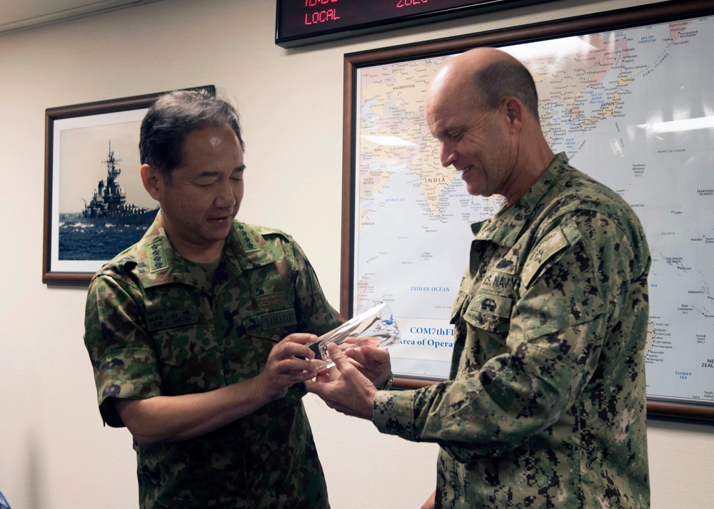 Commander, U.S. 7th Fleet Vice Adm. Bill Merz meets with Gen. Koji Yamazaki, Chief of Staff, Joint Staff, Japan Self-Defense Forces