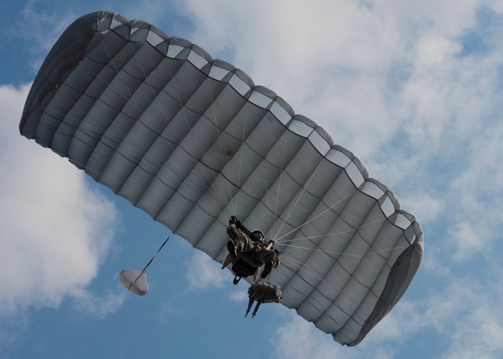 37th AS supports Bulgarian military free-fall course during Thracian Fall 19