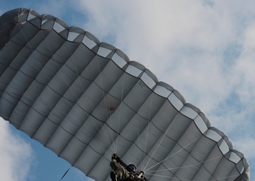 37th AS supports Bulgarian military free-fall course during Thracian Fall 19