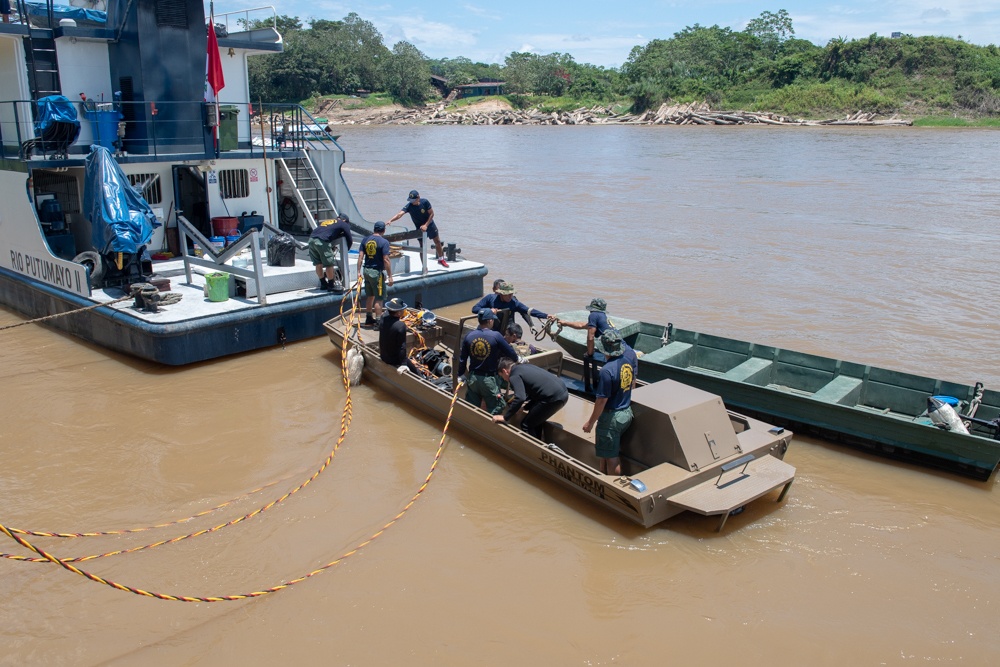 U.S. Navy Promotes Diving Capabilities in Peru