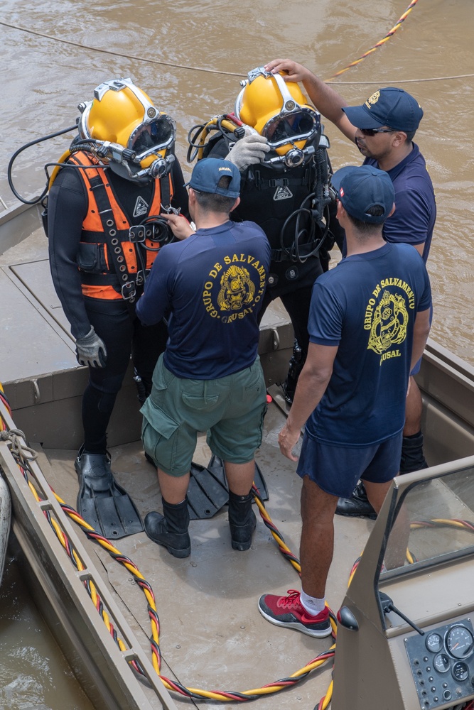 U.S. Navy Promotes Diving Capabilities in Peru