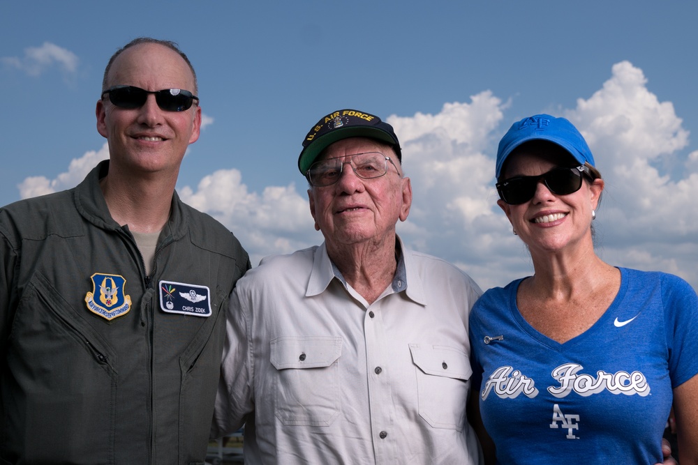 WWII veteran makes new friends at air show