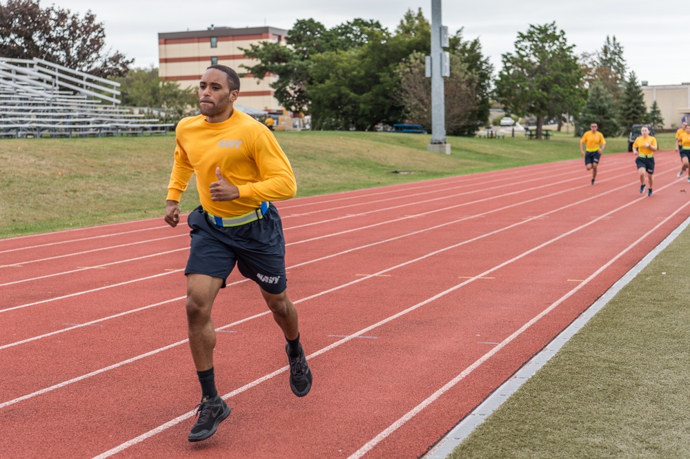 191001-N-TE695-0005 NEWPORT, R.I. (Oct. 1, 2019) – Navy Officer Development School goes for a run