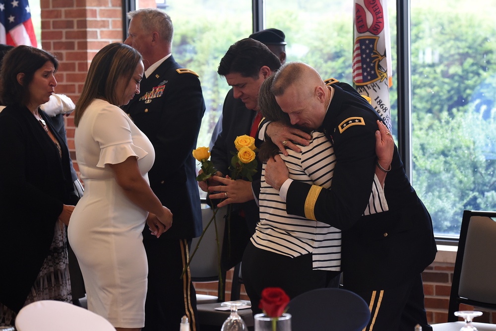 First Army Commander visits Gold Star Mothers at Chicagoland luncheon
