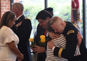 First Army Commander visits Gold Star Mothers at Chicagoland luncheon
