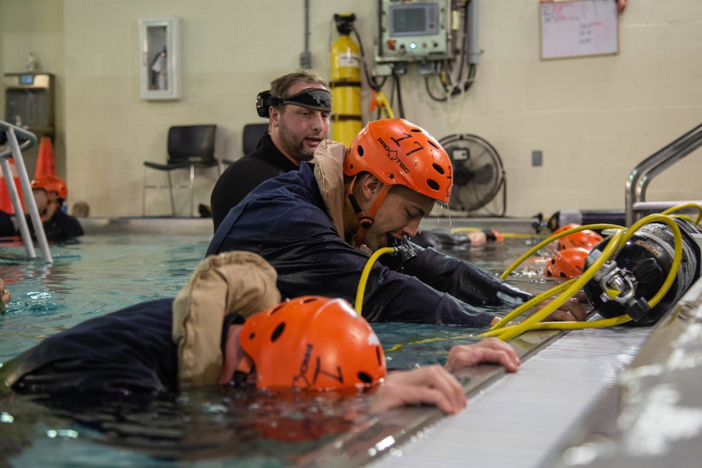 2nd Law Enforcement Battalion Marines undergo helo dunker training