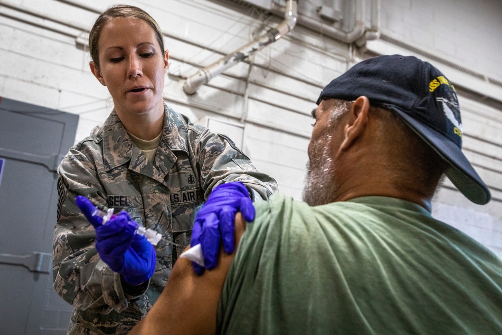 Airmen aid homeless veterans
