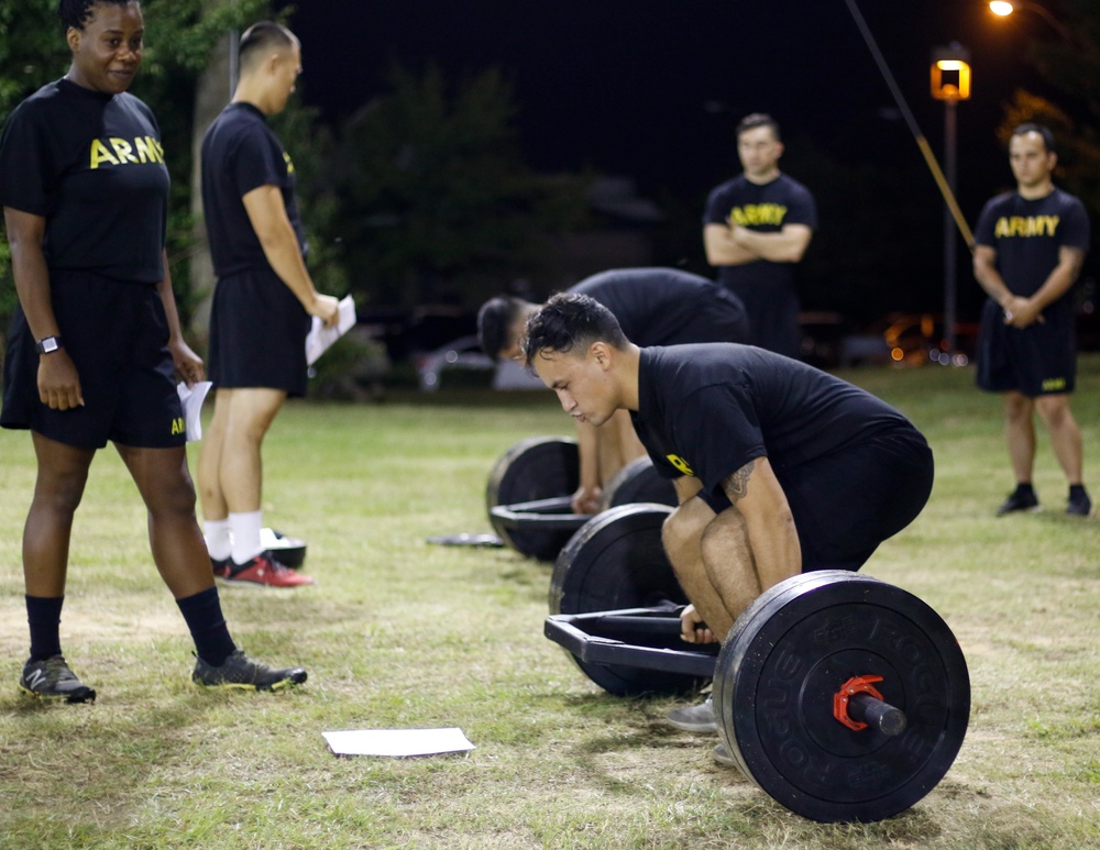 Paratroopers train to ace the ACFT