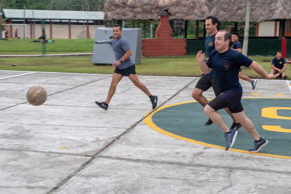 U.S. Navy Promotes Diving Capabilities in Peru