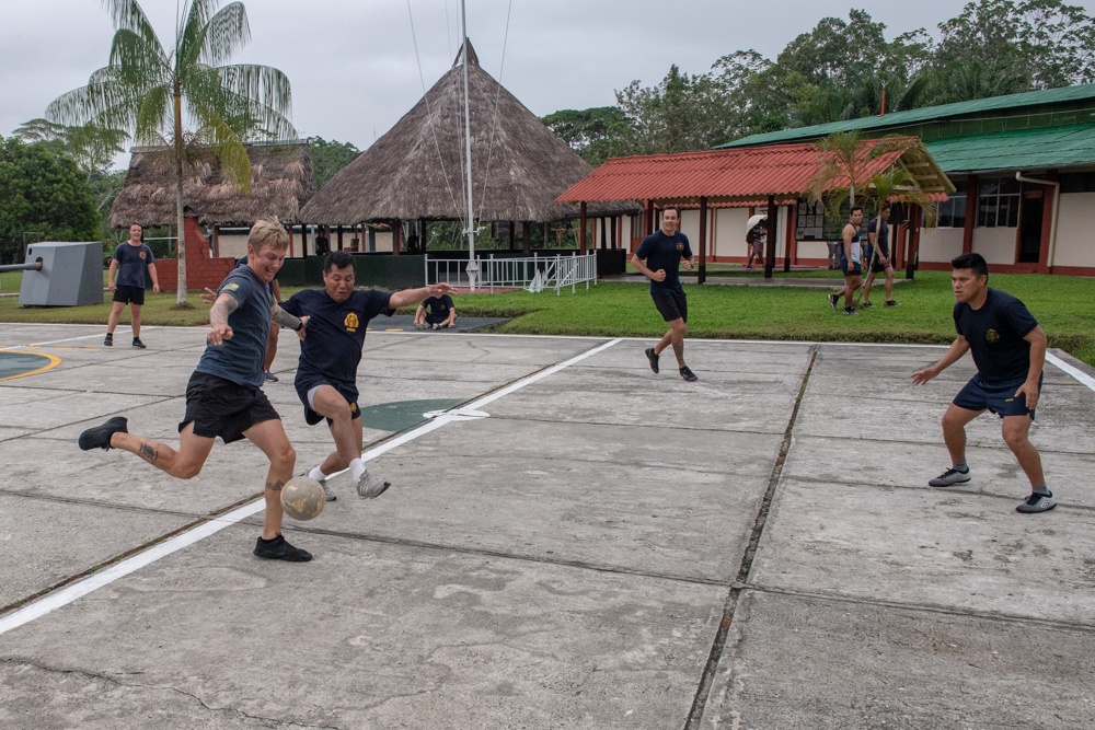 U.S. Navy Promotes Diving Capabilities in Peru