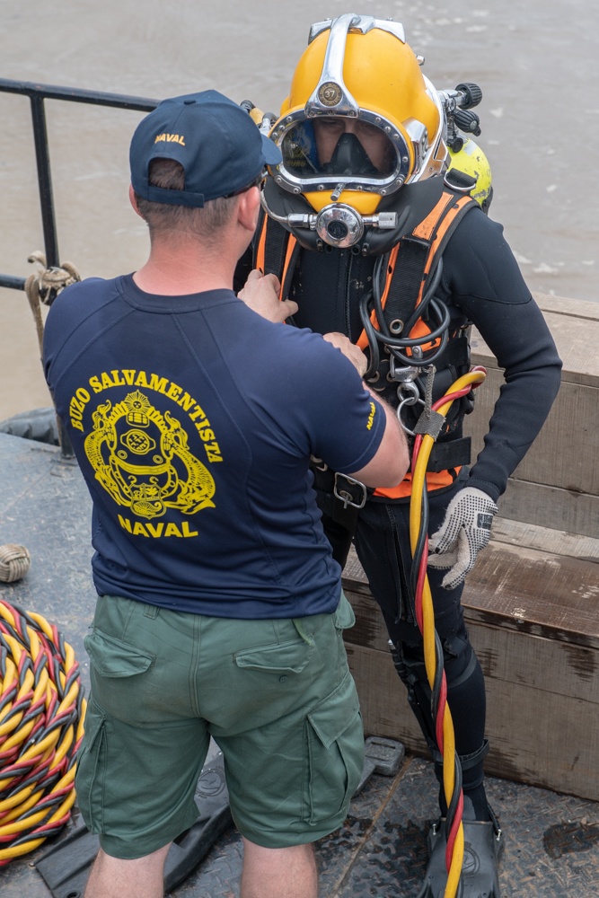 U.S. Navy Promotes Diving Capabilities in Peru