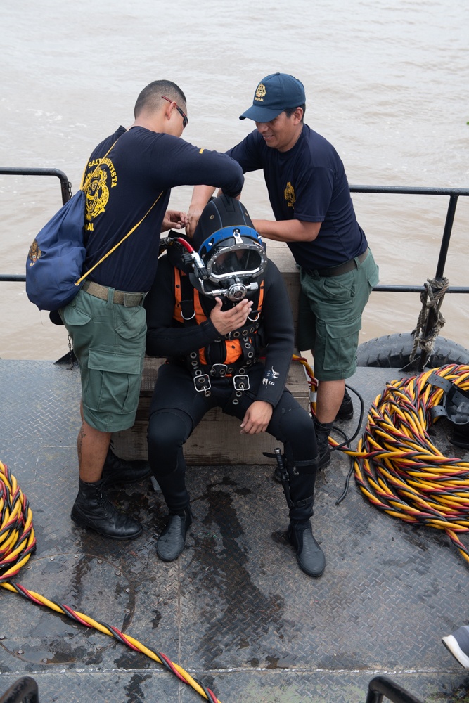 U.S. Navy Promotes Diving Capabilities in Peru