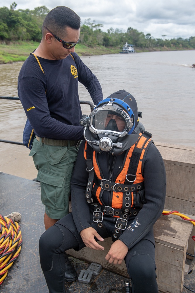 U.S. Navy Promotes Diving Capabilities in Peru