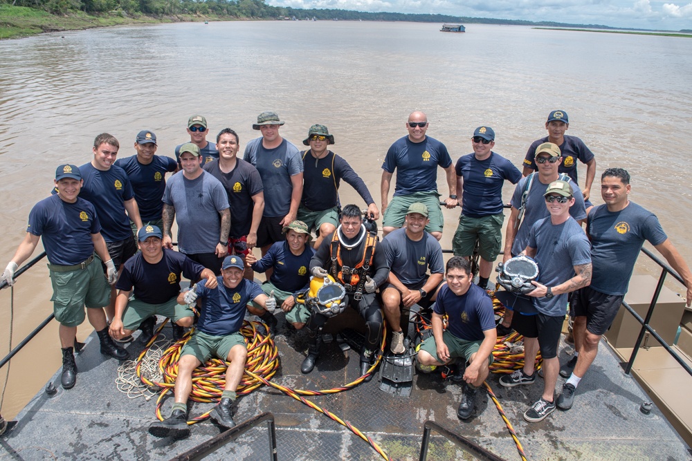 U.S. Navy Promotes Diving Capabilities in Peru