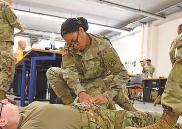 Combat Life Saver course in Wiesbaden helps Soldiers hone valuable skills
