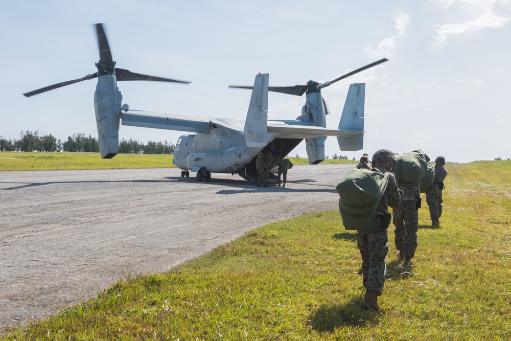 Marines conduct air delivery training on Ie Shima Island