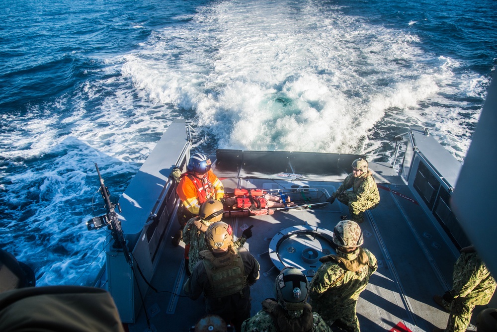 CRS-3 and USCG Sector San Diego Conduct Joint MEDEVAC Exercises during Unit Level Training