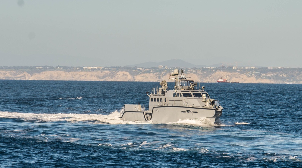 CRS 3 and USCG Sector San Diego Conduct Joint MEDEVAC Exercises during Unit Level Training