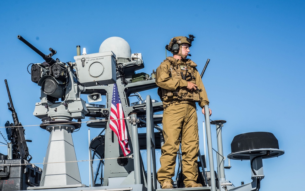 CRS 3 and USCG Sector San Diego Conduct Joint MEDEVAC Exercises during Unit Level Training