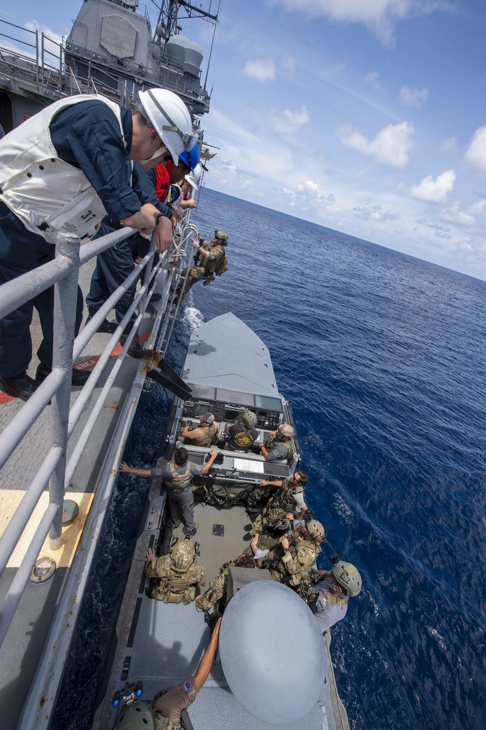 USS Antietam (CG 54, Special Boat Team 12 and EOD Mobile Unit 5 conduct a VBSS training exercise