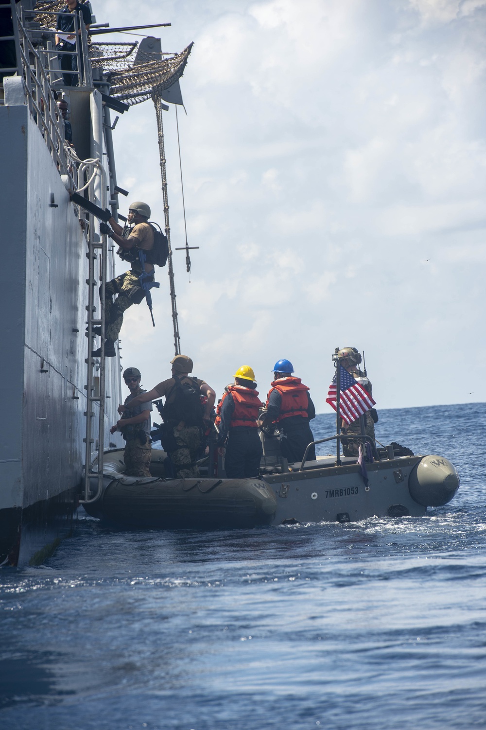 USS Antietam (CG 54, Special Boat Team 12 and EOD Mobile Unit 5 conduct VBSS training exercise