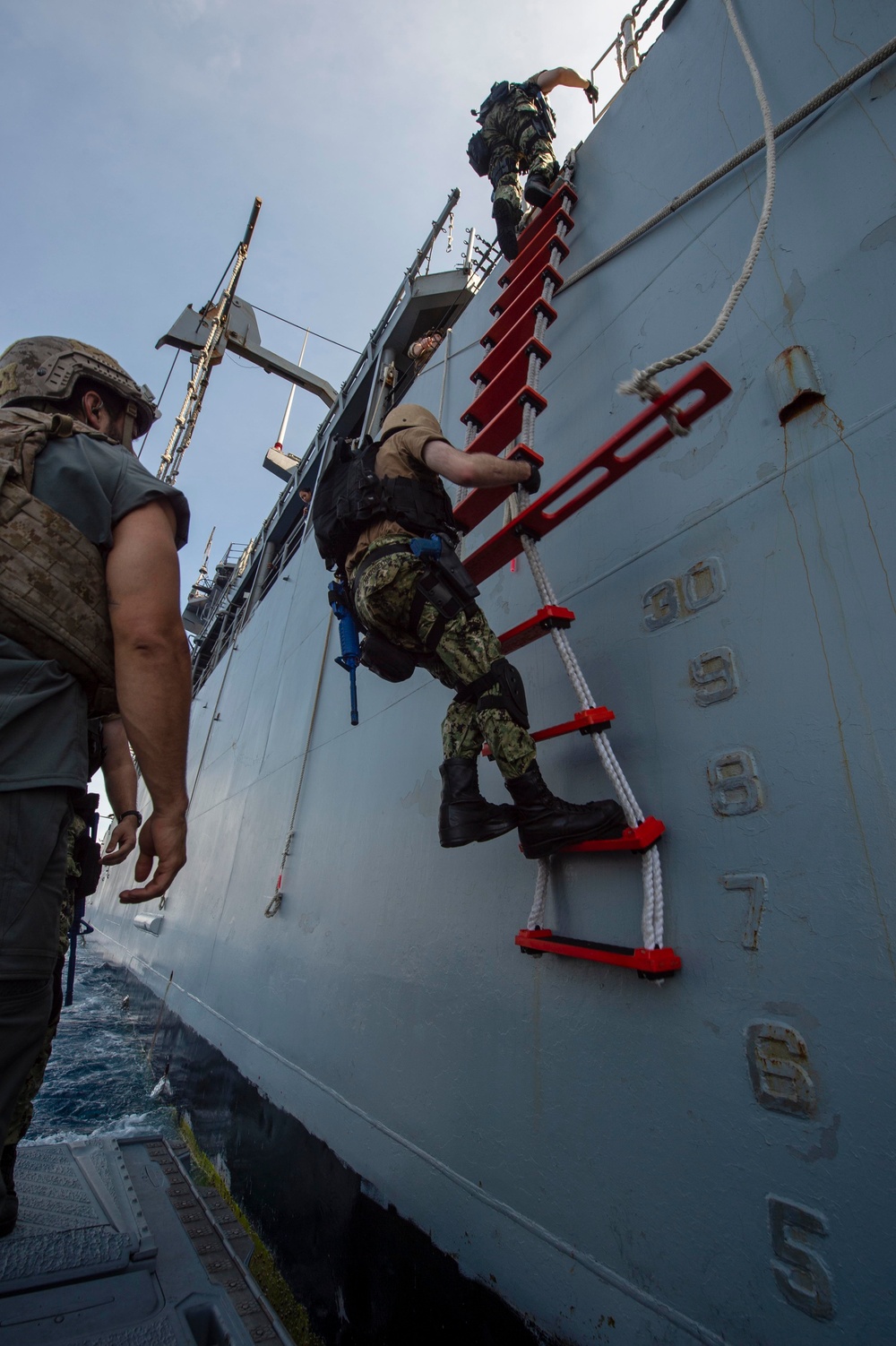 USS Antietam (CG 54, Special Boat Team 12 and EOD Mobile Unit 5 conduct a VBSS training exercise