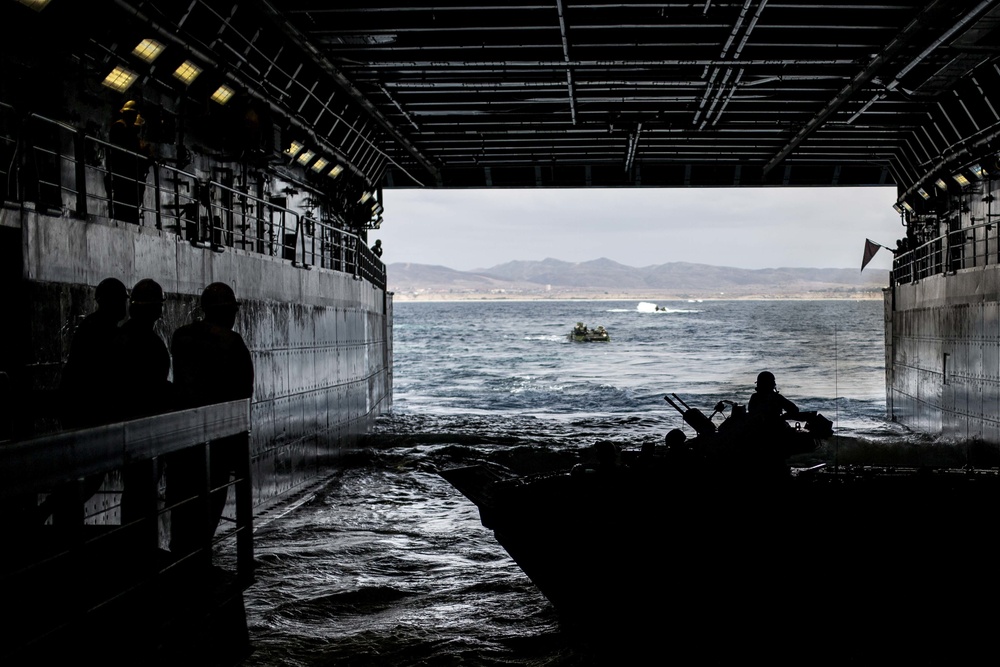 LCACs and AAVs Splash Aboard the New Orleans