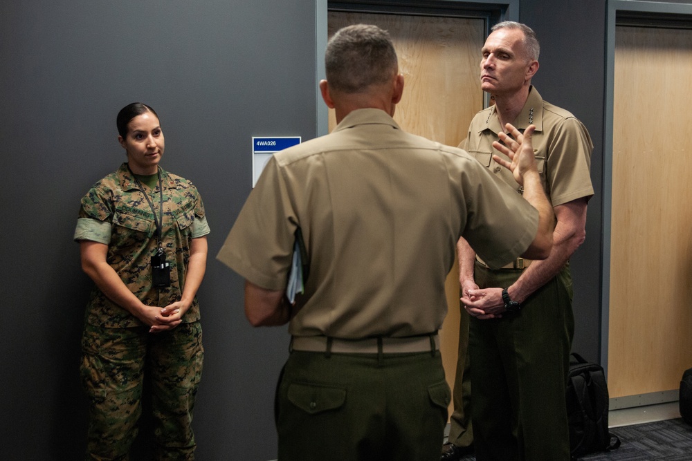 Assistant Commandant of the Marine Corps Visits MARFORCYBER