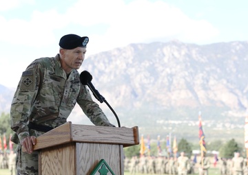 4ID Welcomes New Commander during Ceremony