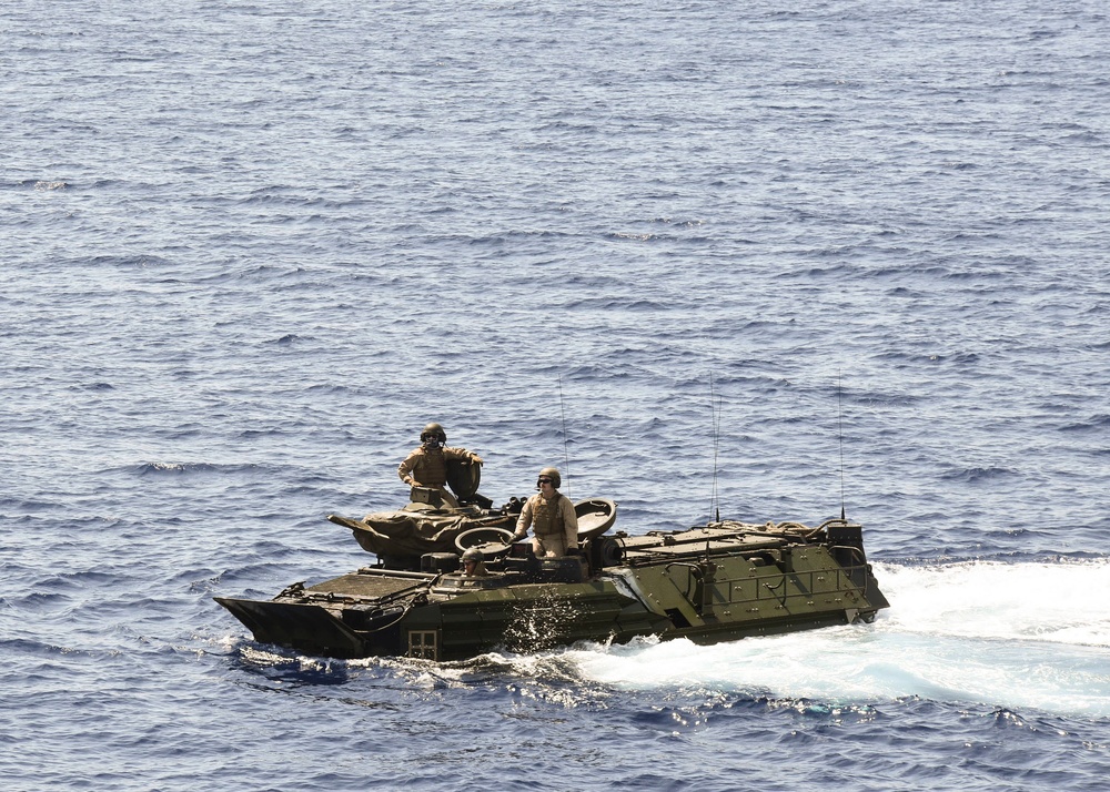 USS Germantown (LSD 42) AAVs Ops