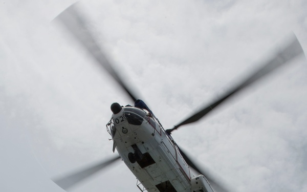 USS Harpers Ferry RAS