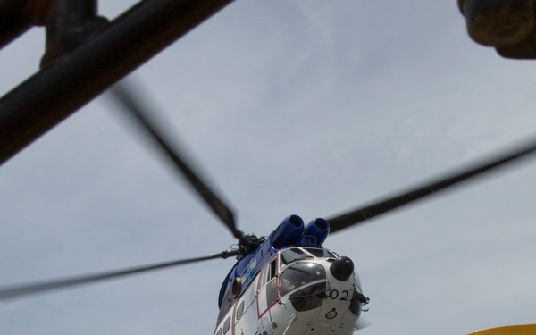 USS Harpers Ferry RAS