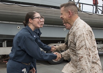 CO, SGTMAJ visit USS Harpers Ferry