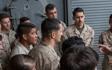 CO, SGTMAJ visit USS Harpers Ferry