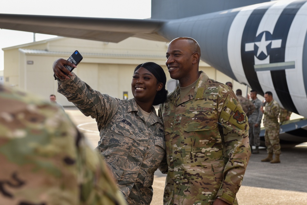 CMSAF Wright joins LRAFB Airmen for Wingman Day