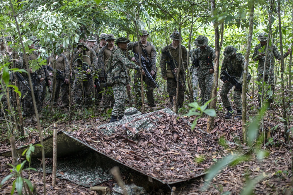 11th MEU Participates in Standard Operating Procedures Class in Malaysia