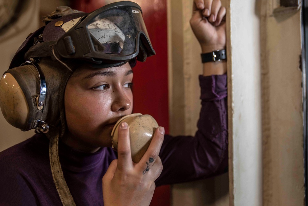 USS Ronald Reagan Conducts Repenishment-at-Sea