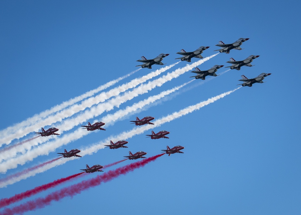 Thunderbirds, Red Arrows Perform Surf City Fly-By