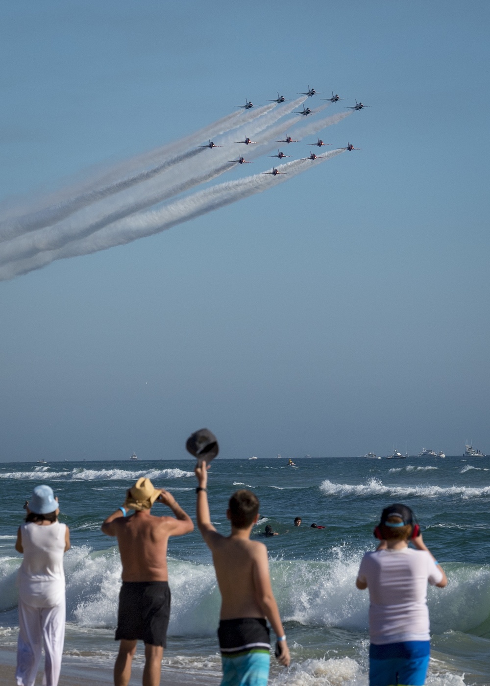 Thunderbirds, Red Arrows perform Surf City Fly-By